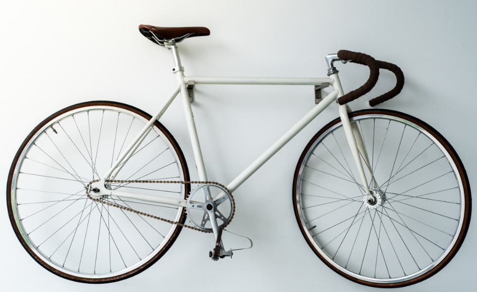 soportes para colgar bicicletas en el trastero